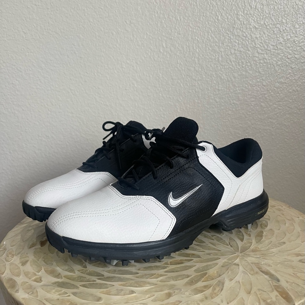 Nike Golf Heritage men's golf shoe 336040-101 classic Black White colorway